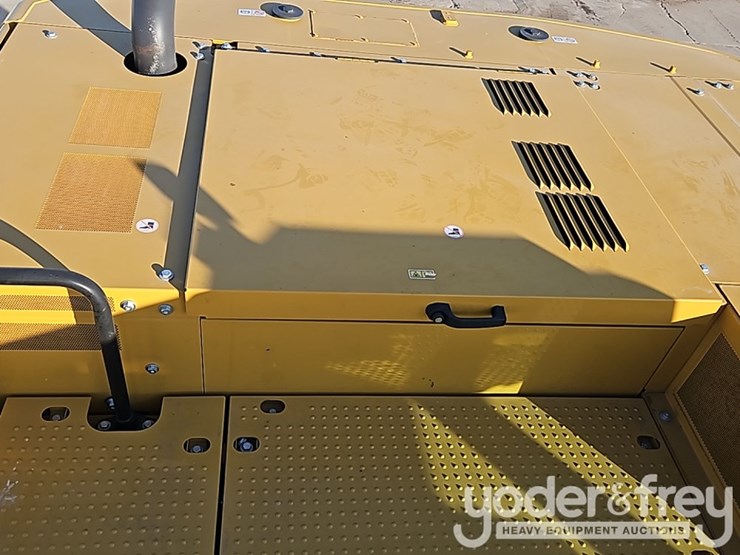 2023-caterpillar-340-image-34