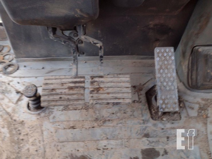 2005-caterpillar-420d-image-8