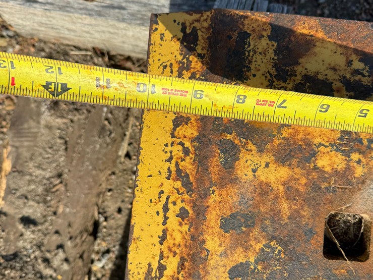 cat-bolt-on-cutting-edge-&-hyd-cylinder-image-15