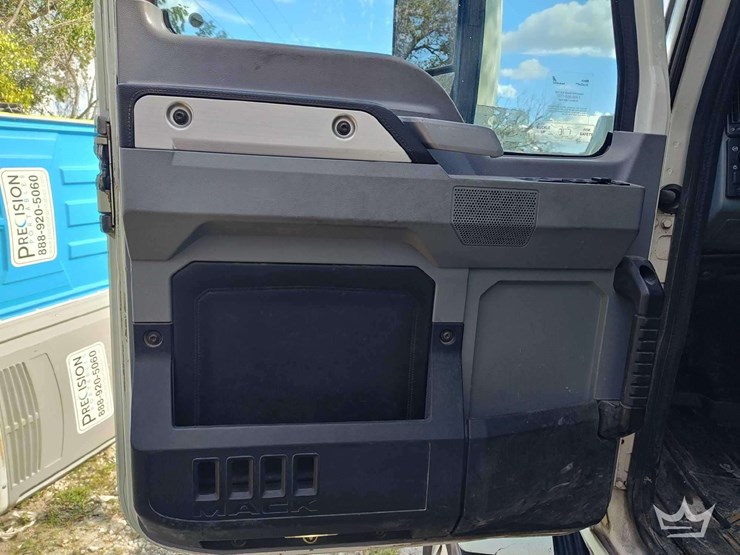 2020-mack-anthem-t/a-wet-kit-day-cab-truck-tractor-image-35