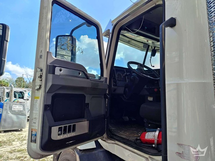 2022-mack-anthem-t/a-wet-kit-day-cab-truck-tractor-image-14