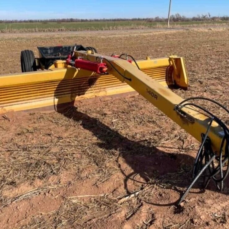 Industrias America pull scraper