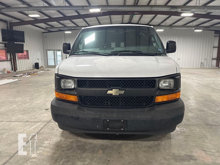 2017-chevrolet-express-2500-image-7