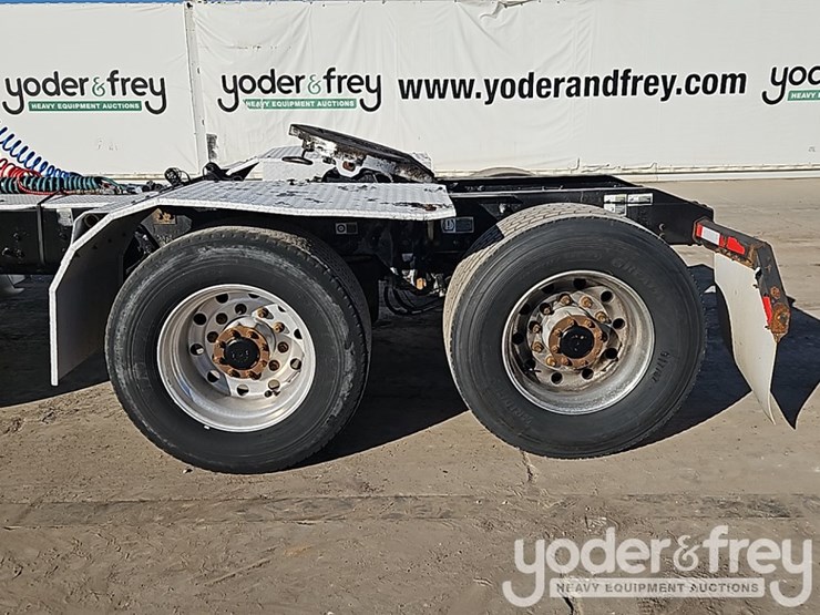 2018-peterbilt-579-image-13