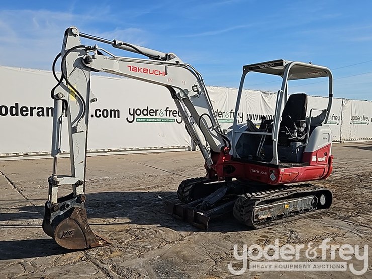 2020-takeuchi-tb240-image-1