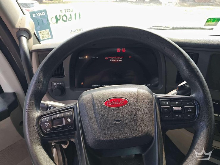 2022-peterbilt-567-t/a-wet-kit-day-cab-truck-tractor-image-22