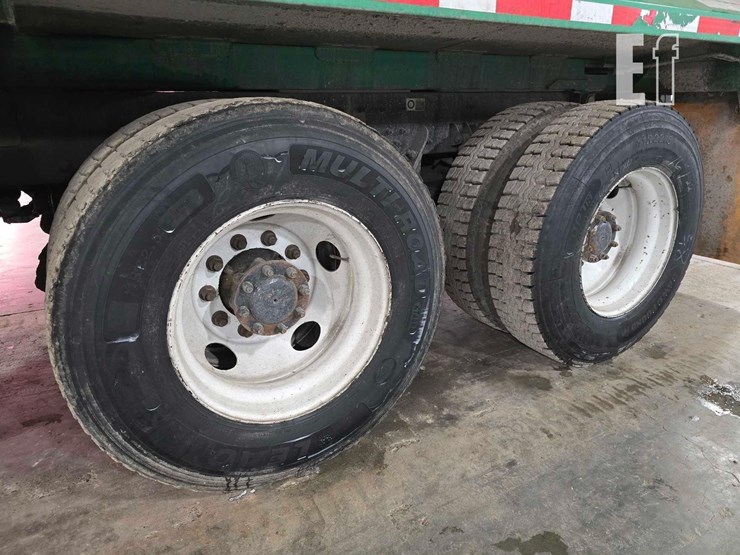 2020-peterbilt-520-image-19