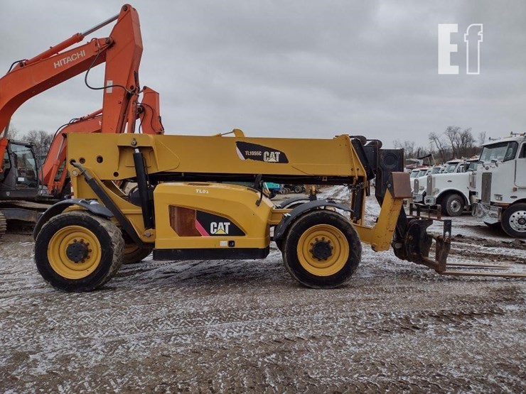 2015-caterpillar-tl1055c-image-3