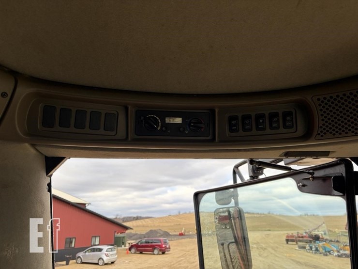 2012-case-ih-7120-image-24