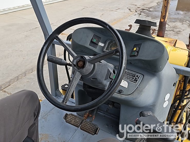 new-holland-lb110-image-29