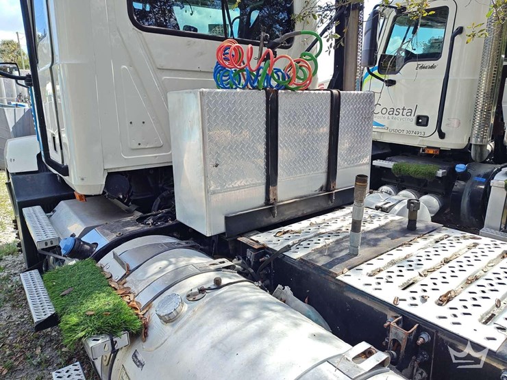 2020-mack-anthem-t/a-wet-kit-day-cab-truck-tractor-image-25