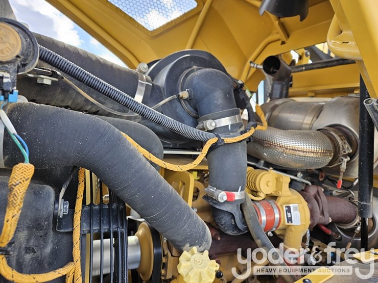 2023-caterpillar-cs10gc-image-15