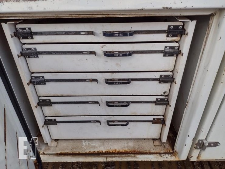 2008-peterbilt-365-image-28