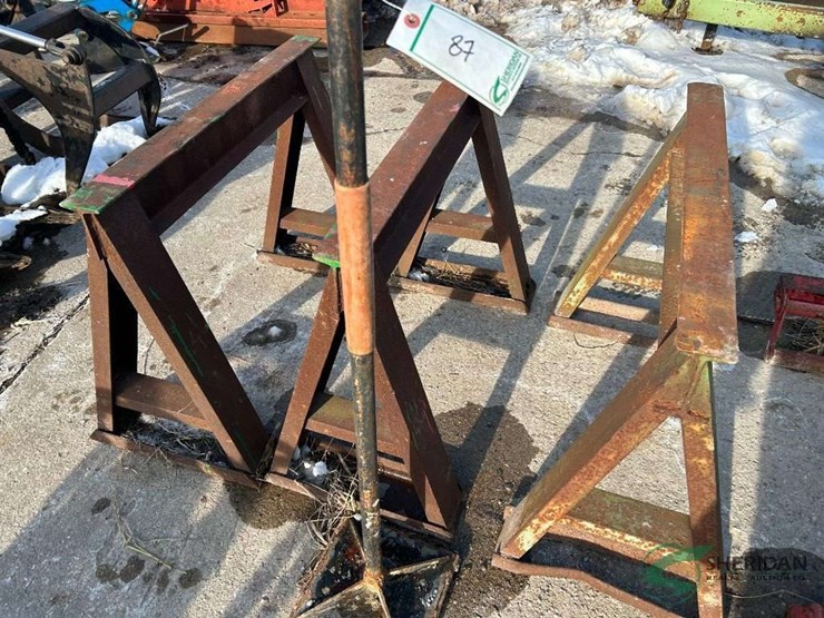 hand-tamp-and-(3)-steel-saw-horses-image-1