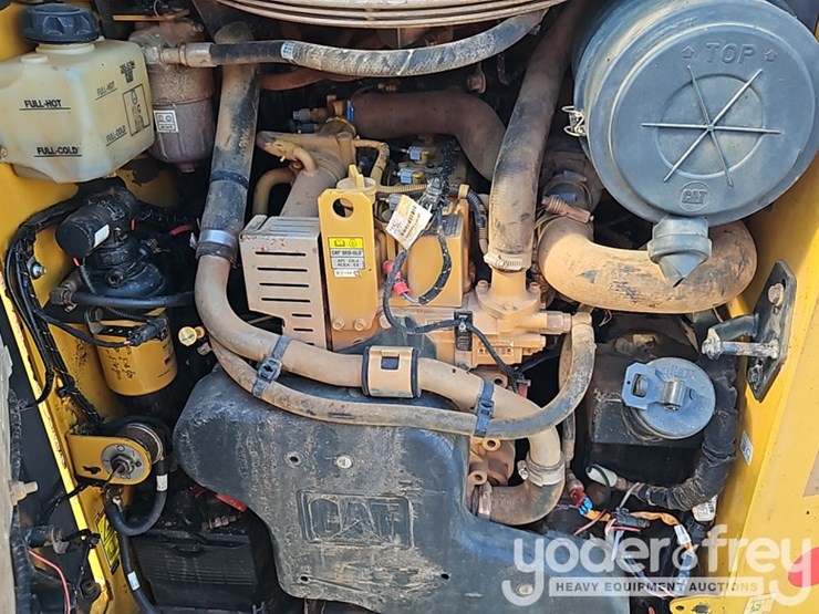 2020-caterpillar-259d3-image-23