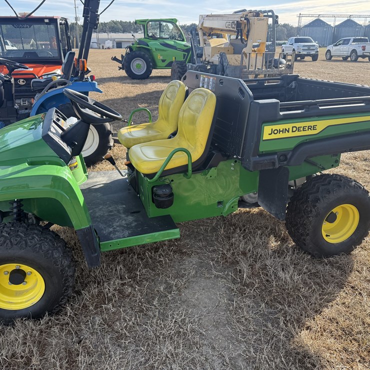 JOHN DEERE GATOR