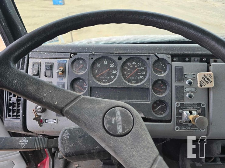 1993-freightliner-fl80-image-10