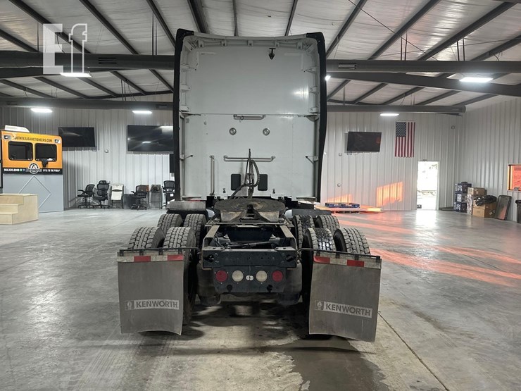 2018-kenworth-t680-image-8