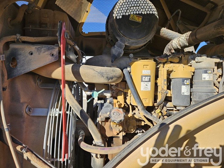 2016-caterpillar-cs54b-image-18