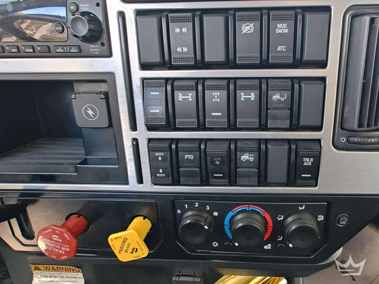 2022-mack-anthem-t/a-wet-kit-day-cab-truck-tractor-image-16