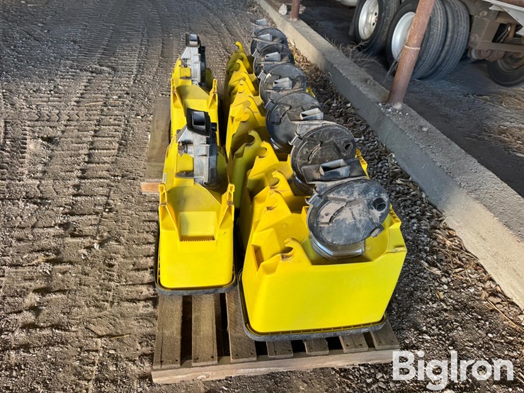 john-deere-max-emerge-planter-boxes-w/precision-planting-seed-units-image-2