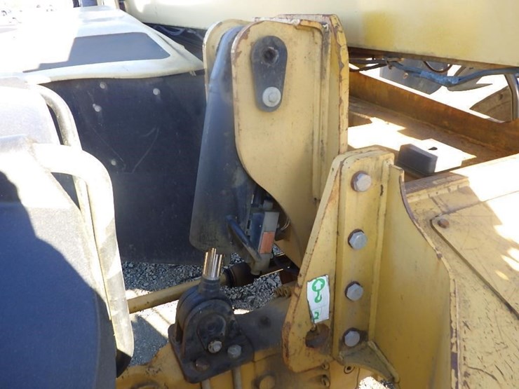 caterpillar-th560b-image-45