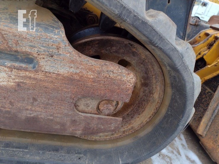 2019-deere-317g-image-32