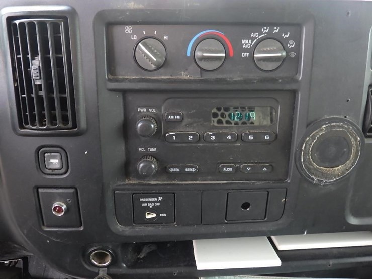 2005-chevrolet-express-2500-image-30