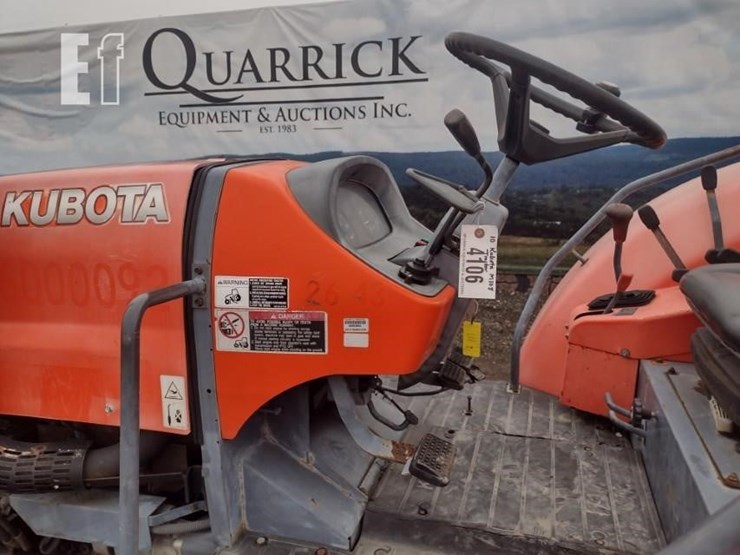 10-kubota-m108-tractor-image-13