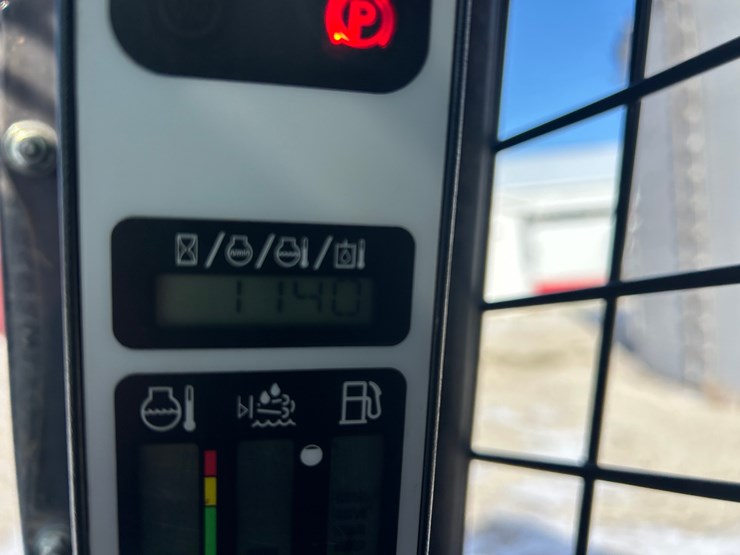 new-holland-c245-image-33