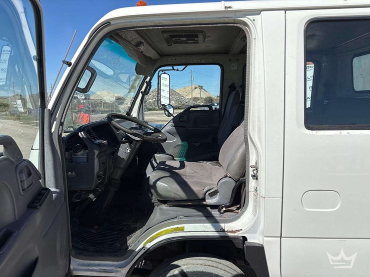 2006-isuzu-npr-image-9