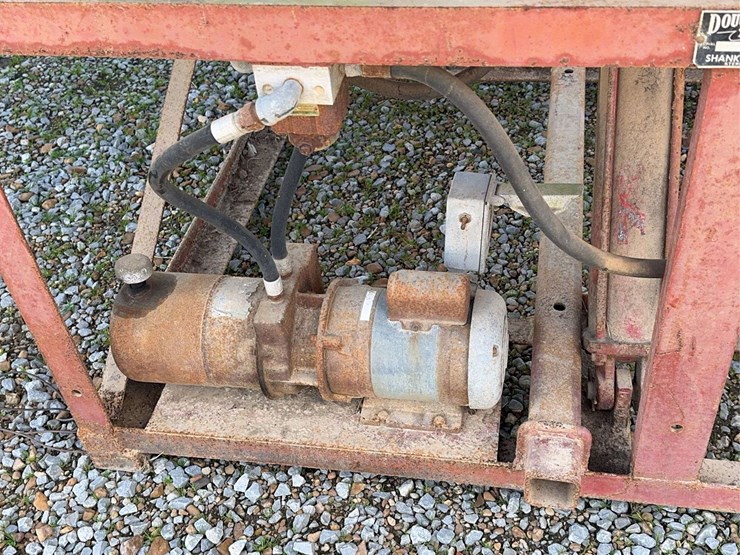 livestock-tilting-grooming-table-image-8