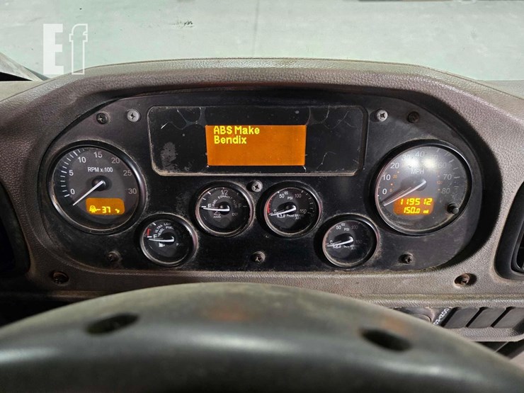 2020-peterbilt-520-image-12