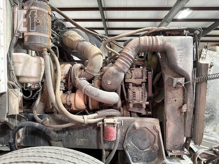 2005-peterbilt-385-image-27