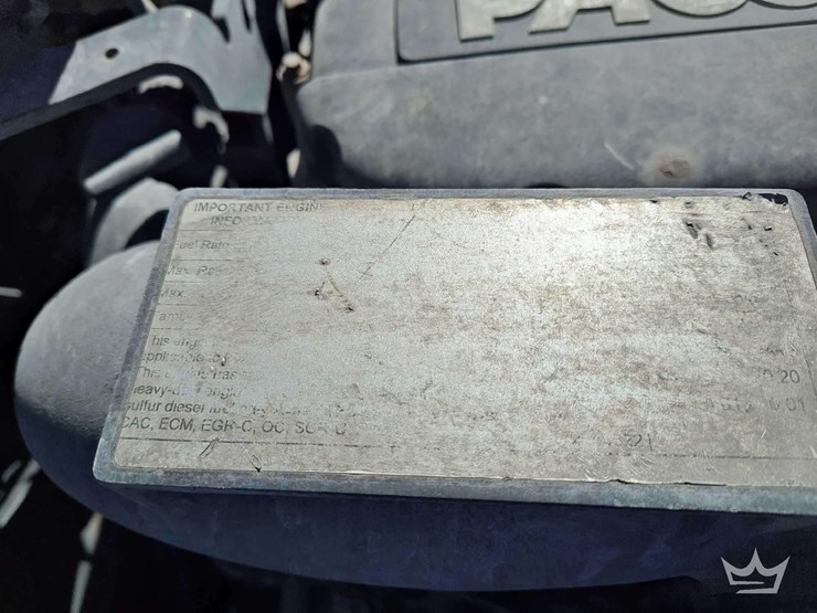 2022-peterbilt-567-image-12