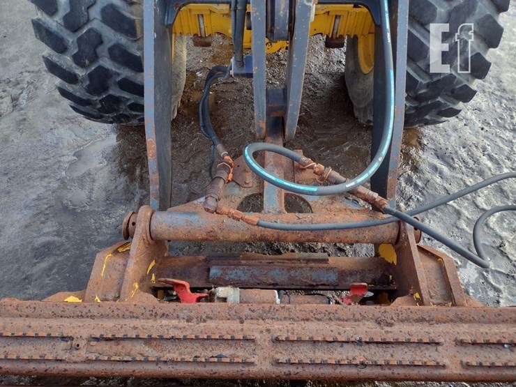 2021-deere-304l-image-15