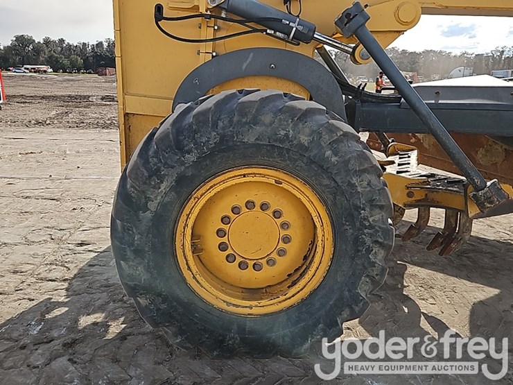 2017-deere-672g-image-12