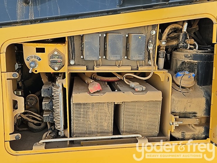 2022-deere-450k-image-22