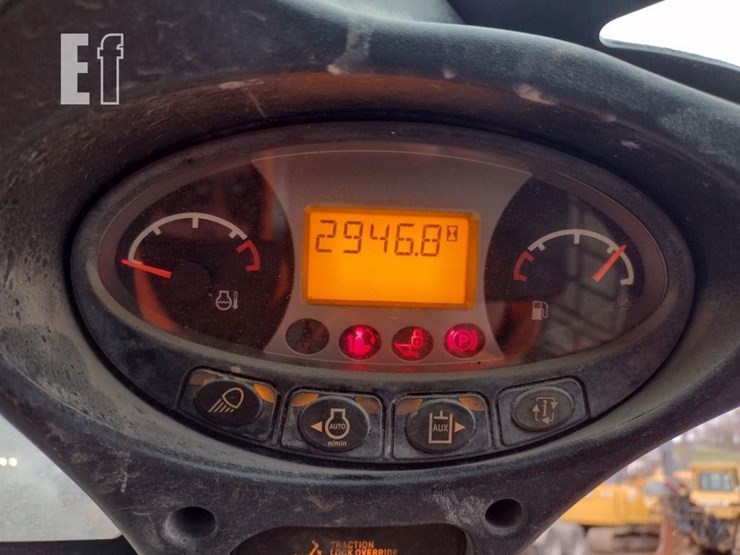 2017-bobcat-t740-image-6