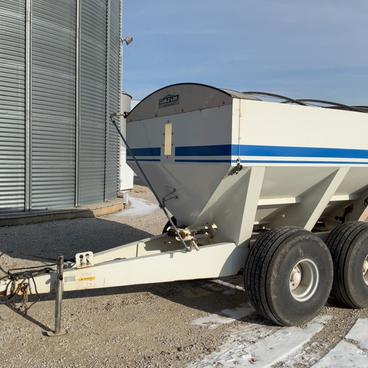 Loftness FS800 fertilizer spreader