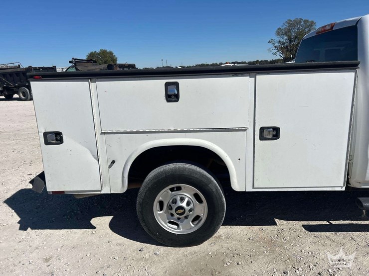 2018-chevrolet-silverado-2500hd-image-22