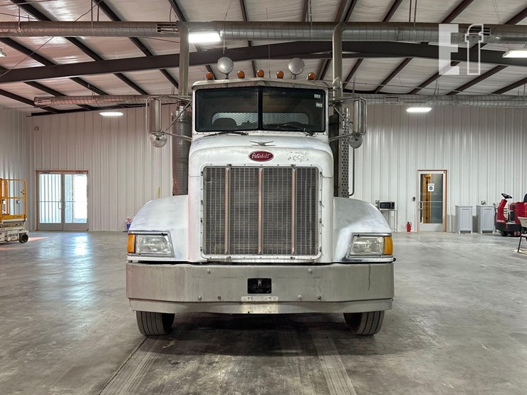 2005-peterbilt-385-image-7