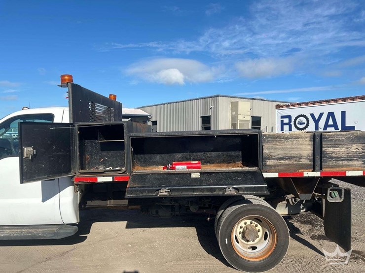 2016-utility-flatbed-image-31