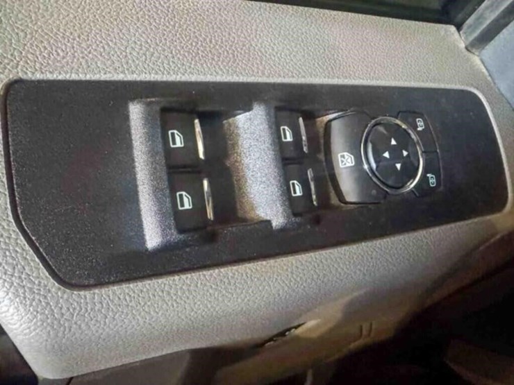 2022-ford-f550-xlt-image-22