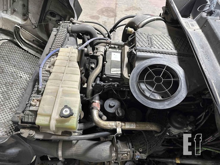 2014-freightliner-cascadia-125-image-29