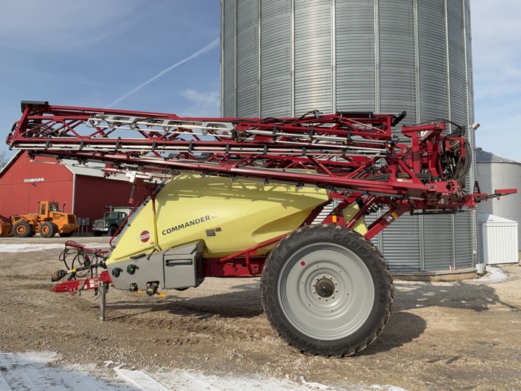 2024-hardi-commander-45-pull-type-sprayer-image-2