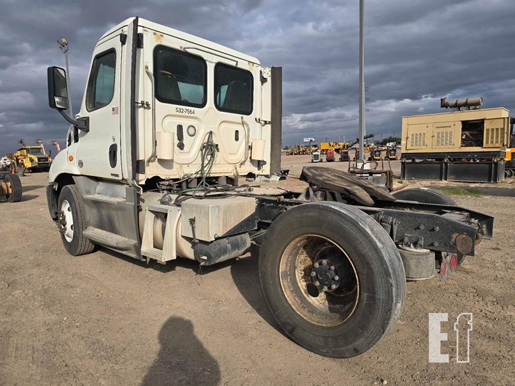 2018-freightliner-cascadia-113-image-4