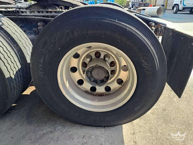 2022-mack-pinnacle-t/a-wet-kit-day-cab-truck-tractor-image-41