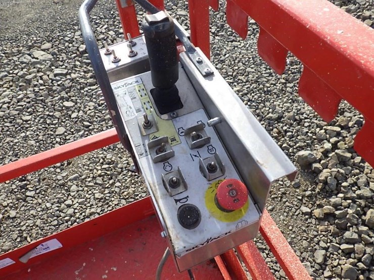 skyjack-sj6832rt-image-24