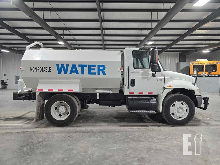 2004-international-durastar-4300-image-6